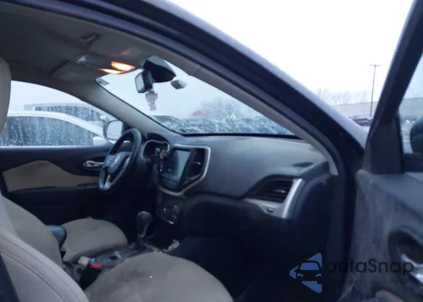 2016 Jeep Cherokee Latitude z USA, uszkodzony, nr VIN 1C4PJLCB0GW113609